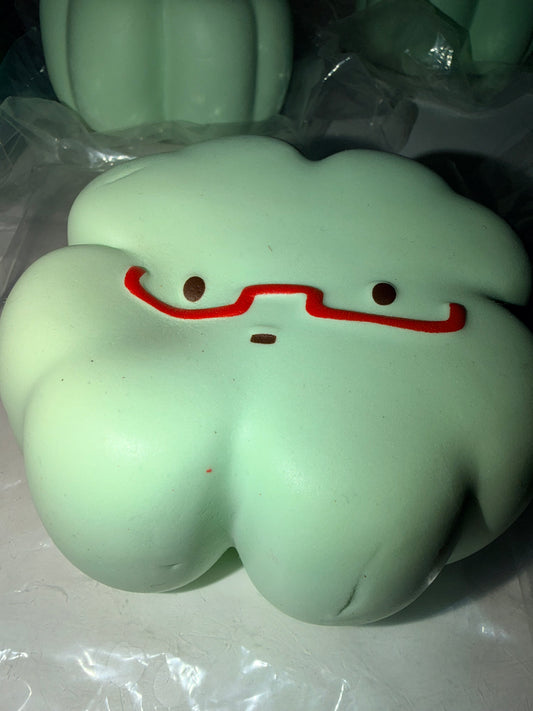 Nunu Four Leaf Clover Squishy (1) - Slight Cosmetic issue/Dented